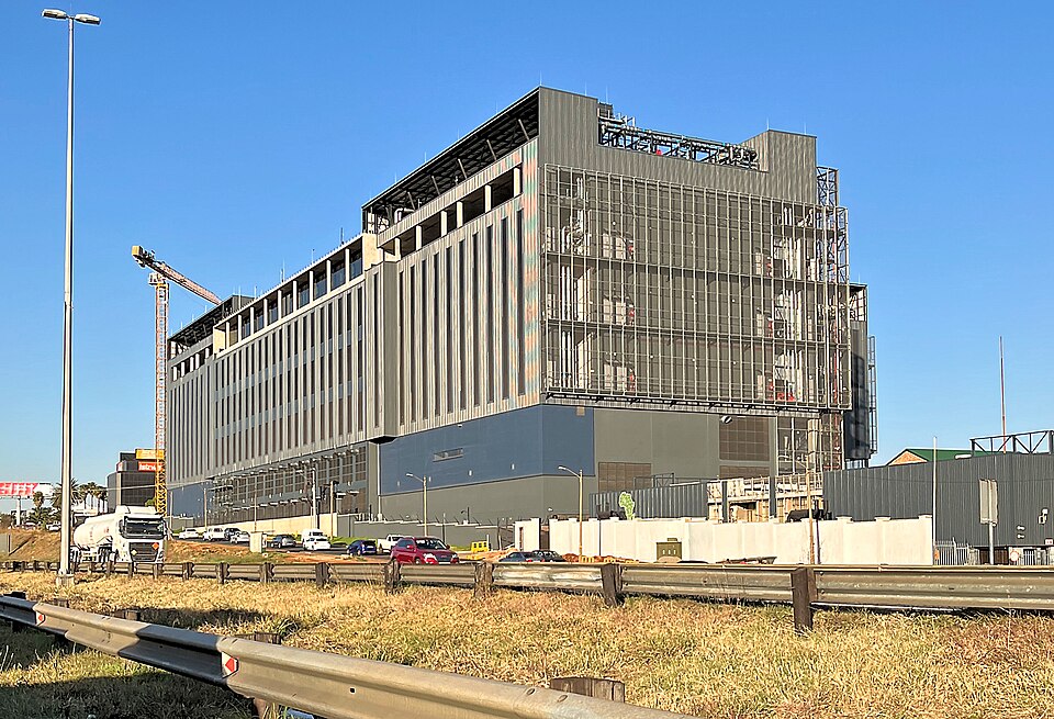 Isadando-data-center-wikicommons